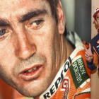 Marc Márquez, junto a un retrato histórico de Mick Doohan, en Spielberg.-REPSOL MEDIA / JAIME OLIVARES