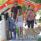 Ben Affleck y su exmujer, Jennifer Garner, con sus hijos en Los Angeles.-SPLASH NEWS