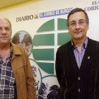 Feliciano Cruzado y Vicente Serrano, presidente y tesorero de la asociación respectivamente, en la sede de El Correo de Burgos.-RAÚL OCHOA