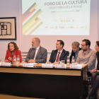 Daniel de la Rosa, alcalde la ciudad, acompañado de varios miembros de instituciones del ámbito cultural de Burgos, España y Francia.-ECB