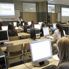 Un grupo de alumnos en un aula de la Universidad de Burgos.-ISRAEL L. MURILLO