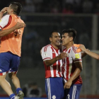 Los jugadores de Paraguay celebran el triunfo sobre Argentina.-NATACHA PISARENKO
