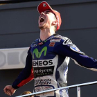 Jorge Lorenzo lanza un grito de liberación tras ganar la carrera de Cheste y el título de MotoGP.-