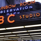 El logotipo de la cadena NBC en uno de sus estudios de Nueva York.-JUSTIN LANE