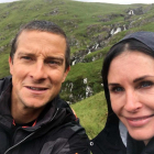 Courtney Cox en el programa 'Running wild with Bear Grylls'.-