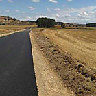 La carretera, ya de propiedad municipal, luce mejorada desde finales del pasado mes de agosto.-ECB