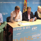 Jorge Castro (a la izquierda) junto a javier Lacalle, César Rico, Irene Cortés y Sandra Moneo, durante la reunión del PP comarcal celebrada Miranda.-ECB