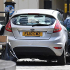 Forenses examinan el coche que chocó contra las barreras de Westminster.-ANDY RAIN