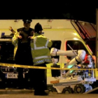 Un robot de los artificieros en los alrededores del lugar del atentado.-EFE / NIGEL RODDIS