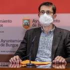 El concejal Julio Rodríguez-Vigil durante el anuncio de su dimisión. SANTI OTERO