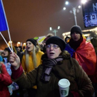 Rumanos se manifiestan contra la corrupción en Bucarest en febrero del 2017, cuando comenzó la oleada de protestas.-DANIEL MIHAILESCU