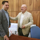 Daniel de la Rosa y Juanjo García mantuvieron ayer una reunión en Alcaldía.-RAÚL G. OCHOA