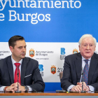 El alcalde y el presidente de la Fundación Atapuerca sellaron ayer el acuerdo.-SANTI OTERO