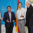 Javier Lacalle, César Rico, Arturo Pascual, José María Martínez y Pedro Angulo conversan una vez finalizado el encuentro.-G. G.