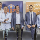 Varios componentes de la directiva del CB Miraflores durante la rueda de prensa de ayer-Santi Otero