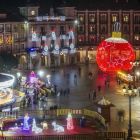 Vista general de la Plaza Mayor iluminada el año pasado.-ISRAEL L. MURILLO