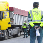 Imagen de un control de la Guardia Civil en la N-I.-ISRAEL L. MURILLO