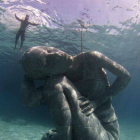 Fotografía facilitada por la Fundación Educativa de Corales y Medio Ambiente de Bahamas (BREEF, por su sigla en inglés), que desde el pasado septiembre ha empezado a colocar en las profundidades de las cálidas aguas de Bahamas una colección de enormes esc-Foto: EFE