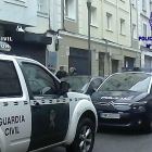 La Guardia Civil y la Policía, en uno de los registros realizados.-ECB
