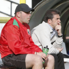 Gonzalo Arconada (derecha), junto a Fosky durante un choque en El Plantío.-RAÚL G. OCHOA