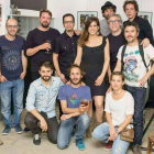 Foto de familia del rodaje de los músicos, la actriz Lucía Jiménez y el director David Trueba.-Rodrigo Mena