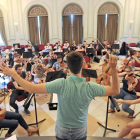 Los componentes de la Josbu están ensayando todas las mañanas de esta semana en la Sala Polisón poniendo banda sonora al Espolón.-Israel L. Murillo