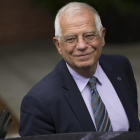 El ministro de Exteriores, Josep Borrell, a su llegada al primer Consejo de Ministros de Sánchez.-AP