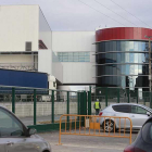 La fábrica sigue en proceso de remate de las obras, como se aprecia en la fotografía tomada ayer.-RAÚL OCHOA