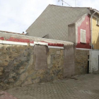 Imagen de una de las casas que hubo quo e derribar a causa de las filtraciones de agua.-RAÚL G. OCHOA