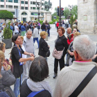 Imagen de un grupo de turistas en la ciudad durante una visita guiada. / ECB