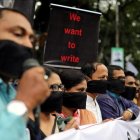 Periodistas bengalís  protestan en Dacca contra el Acta de Seguridad Digital-REUTERS
