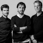 Gonzalo del Val, flanqueado por el pianista Marco Mezquida (i.) y el contrabajo David Mengual.-Carlos Pericás