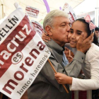 El candidato del partido Morena a las presidenciales de México, Andrés Manuel López Obrador, en un acto político en la localidad de Medellín, a las afueras de la ciudad de Veracruz.-REUTERS