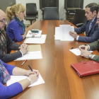 Antonio María Sáez Aguado durante la reunión con el comité de empresa del hospital San Juan de Dios.-SANTI OTERO