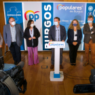 Borja Suárez comparece junto a diputados y senadores. TOMÁS ALONSO