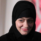 La activista politíca, Samar Badawi, recibe un premio por su impeño social. Es una de las figuras pricipales que luchan a favor de los derecohs humanos en el pais.-ALEX WONG (AFP)