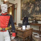 Despacho y uniformes de la época alfonsina.-/ SANTI OTERO