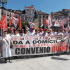 Las trabajadoras se manifiestan frente al Ayuntamiento de Burgos.-ECB