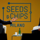 Obama, con el chef Sam Kass, este martes en Milán.-ALESSANDRO GAROFALO