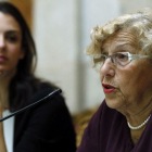 La alcaldesa de Madrid, Manuela Carmena, junto a la portavoz municipal, Rita Maestre.-EFE / MARISCAL