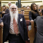 Agustín Zamarrón, con su característica barba blanca al más puro estilo ‘Valle-Inclán’, ayer, de nuevo, en el Congreso de los Diputados.-JAVI MARTÍNEZ