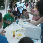 Uno de los talleres que organizan durante la feria de artesanía-ECB