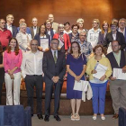 Foto de familia con representantes de las entidades beneficiarias ayer en la Casa del Cordón.-SANTI OTERO