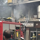 La Guardia Civil se encargó de vigilar el perímetro de seguridad mientras los bomberos intervenían en la vivienda.-ECB