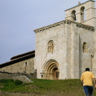 La ermita de San Pantaleón de Losa, a la que se accede subiendo una empinada cuesta. ECB