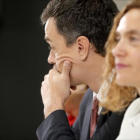 El líder del PSOE, Pedro Sánchez, junto a Meritxell Batet, del PSC, en un  reciente  acto electoral.-JOSÉ LUIS ROCA