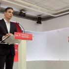 El secretario general del PSOE Pedro Sanchez durante una rueda de prensa.-VICTOR LERENA (EFE)