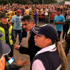 El ciudadano venezolano Carlos Manuel Pino García (c), mientras reacciona en el momento de su expúlsión por presuntamente realizar actividades que atentan contra la seguridad nacional en Cúcuta (Colombia-MIGRACIÓN