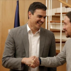 Sánchez e Iglesias, durante su reunión en el Congreso el pasado 5 de febrero.-JOSÉ LUIS ROCA