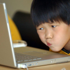 El país pretende que los estudiantes se familiaricen desde edades tempranas con el lenguaje de la programación.-AP